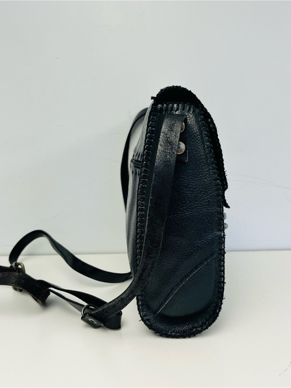 ❌SOLD❌Black Leather Whipstitch Crossbody Bag - Picture 3 of 6
